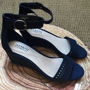 Alfa I Step ‘N Flex Suede Wedge 5M New